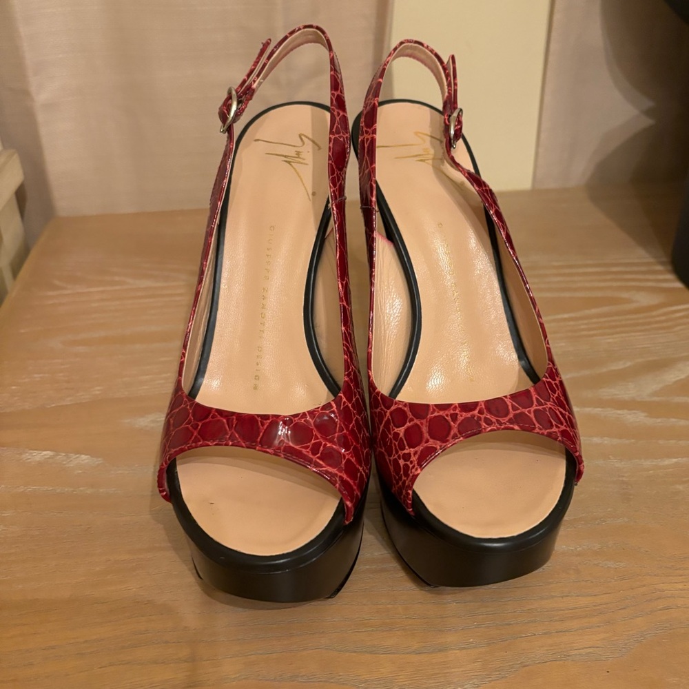 AUTHENTIC Giuseppe Zannotti Croc-Embossed Slingback Pumps